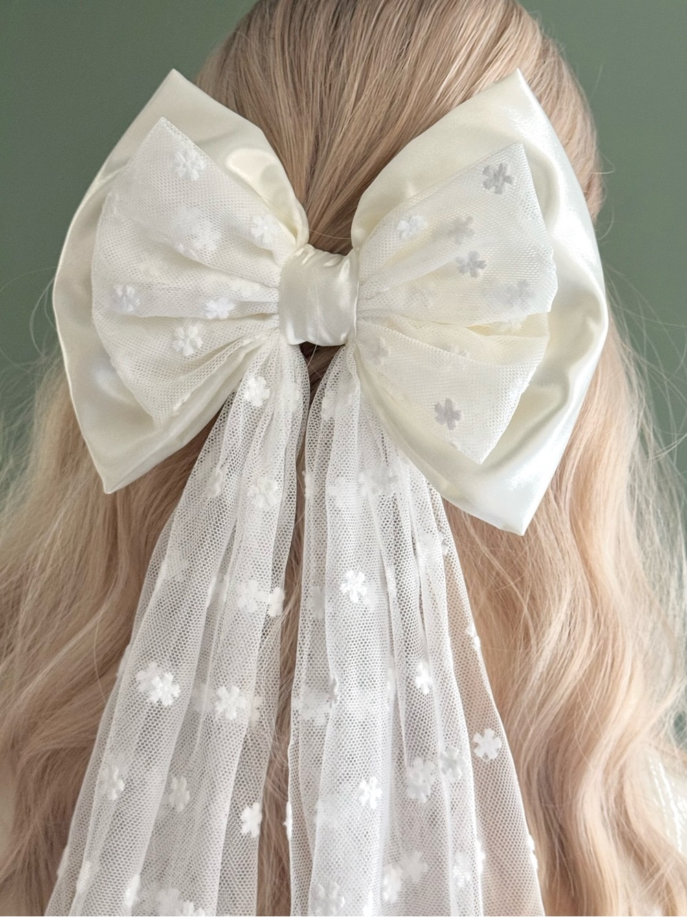 Elegant Oversized Ivory Satin & Embroidered Bow Veil with Long Tails. NWOT - Picture 6 of 6